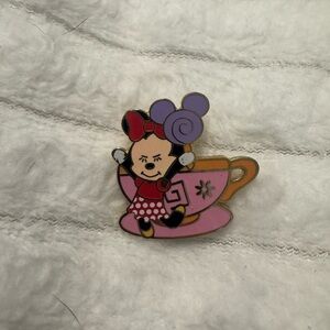 Disney Minnie Mouse Teacup Pin